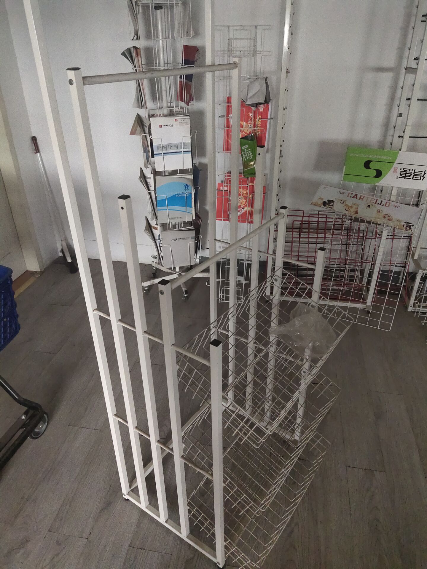 Trolly, Shelf